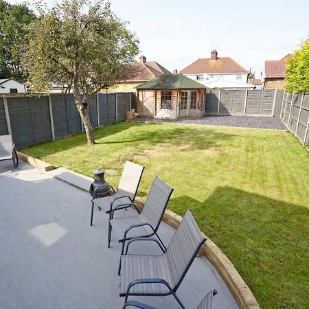 Home From Home - 4 Double Bed House With Parking Slough Bagian luar foto