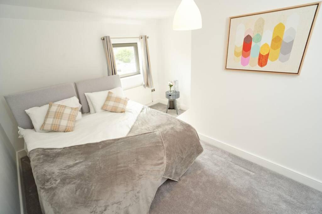 Home From Home - 4 Double Bed House With Parking Slough Bagian luar foto